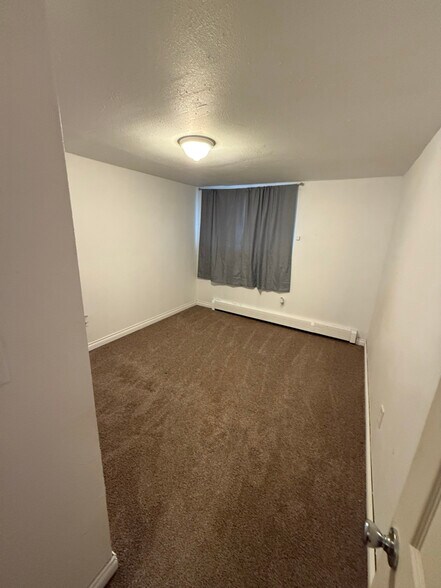 Building Photo - 4027 E 8th Ave