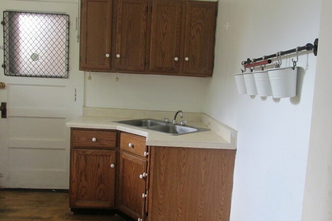 Building Photo - 1367 E 56th St