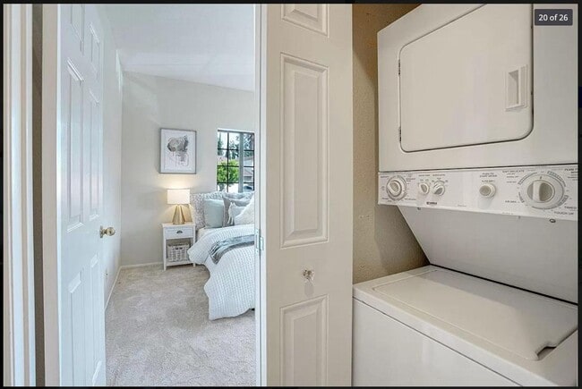 Building Photo - FABULOUS 2 Bed/2 Bath Condo in Sunny Hills...