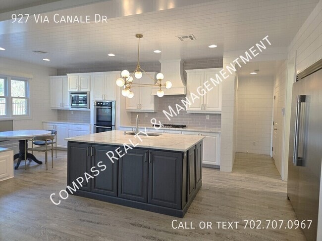 Building Photo - 927 Via Canale Dr