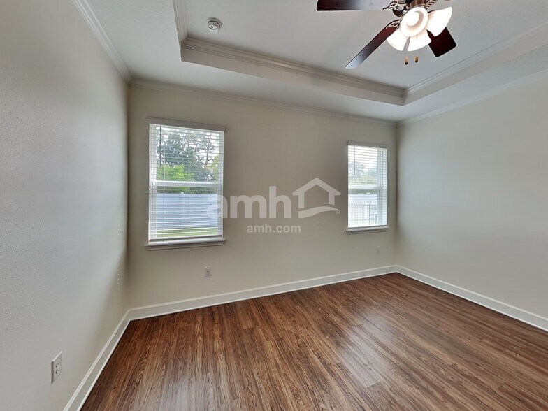 Building Photo - 323 Pine Terrace Dr