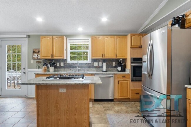 Building Photo - Lakefront Rental in Long Branch Shores