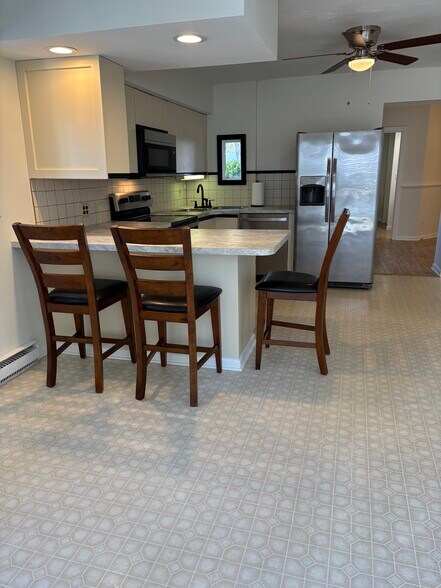 Breakfast bar - 1717 Firehouse Ln