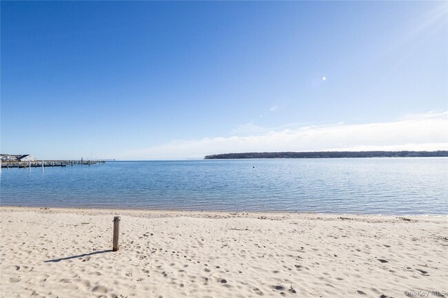 Building Photo - 242 Maple Ln