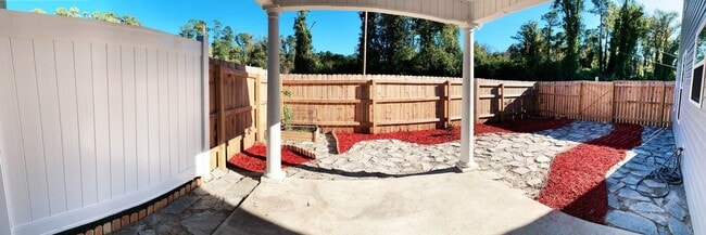 Building Photo - Townhome in Desirable Croatan Crossing Sub...