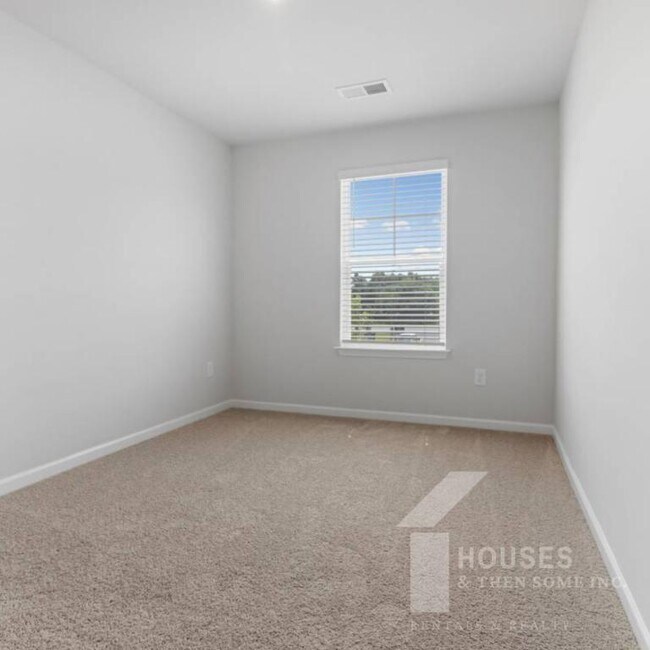 Building Photo - 100 Randwick Ln