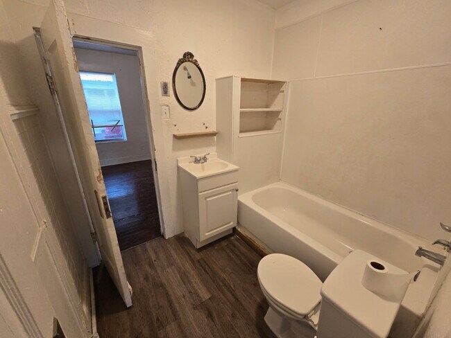 Building Photo - 100 S Fairmont St