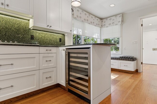 Building Photo - Beautifully Appointed Atherton Estate with Pool & Outdoor Entertaining