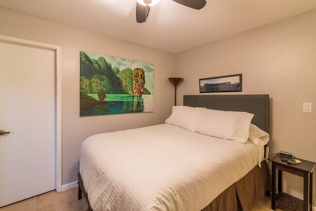 Building Photo - 6802 E Ludlow Dr