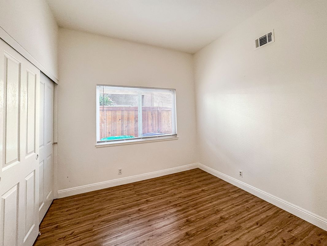 Building Photo - 25035 Eaton Ln