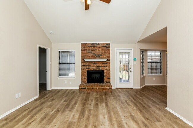 Building Photo - 1354 Gainsborough Way