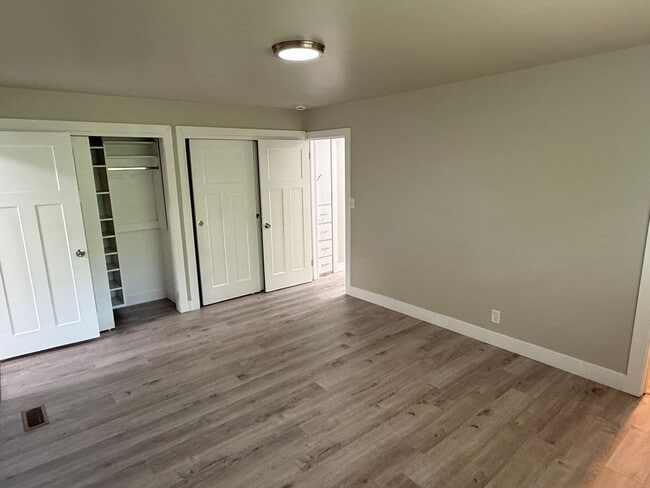 Building Photo - Olympus Cove Five Bedroom Rambler; Amazing...