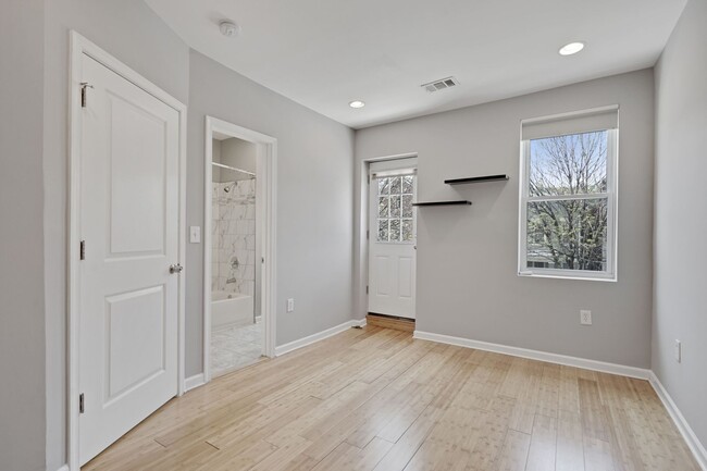 Building Photo - Recently Renovated Row House - H St Corrid...