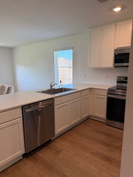 Building Photo - 16933 Valencia Way