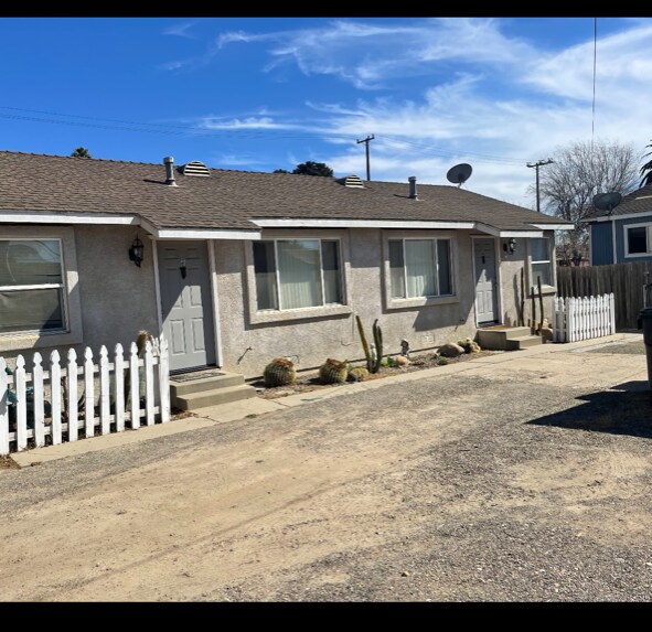 Primary Photo - 405 W Cook St