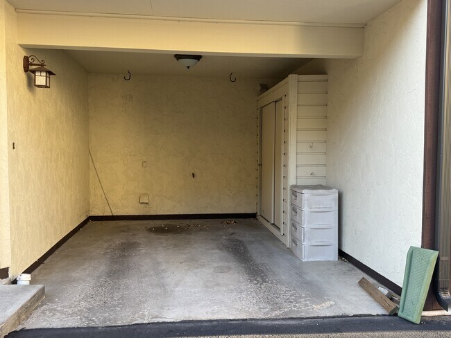 Building Photo - 2500 Kinnickinnick Rd