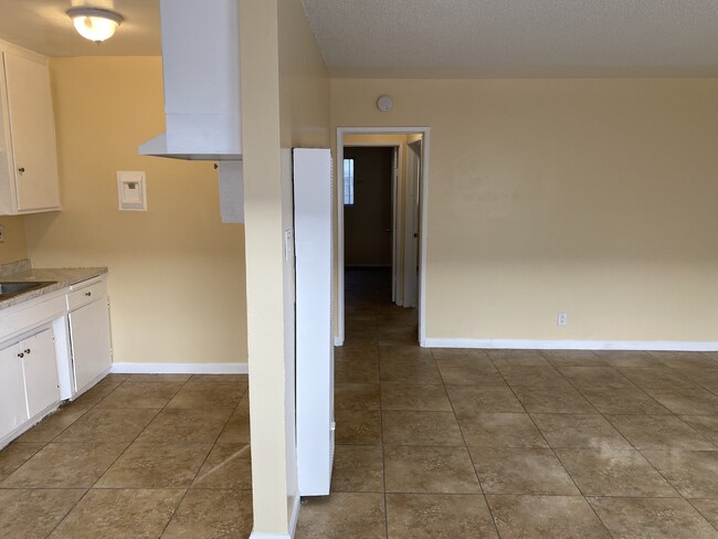 Primary Photo - 1545 W 19th St
