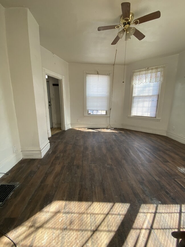 Building Photo - 103 4th St