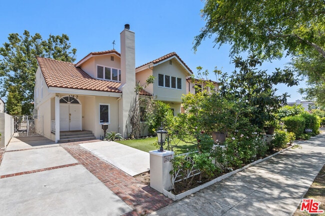Building Photo - 244 S Almont Dr