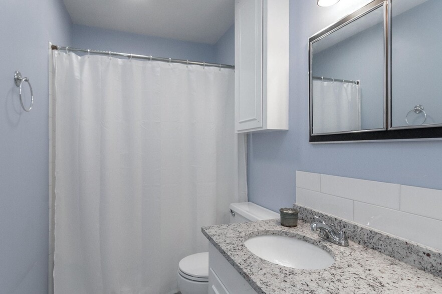 Building Photo - 714 Huntindon Rd