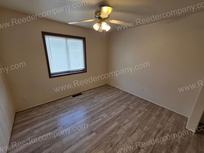 Building Photo - Beautiful 3 Bedroom Townhouse across from Morton High School!