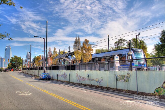 Building Photo - 1807 Dunavant St