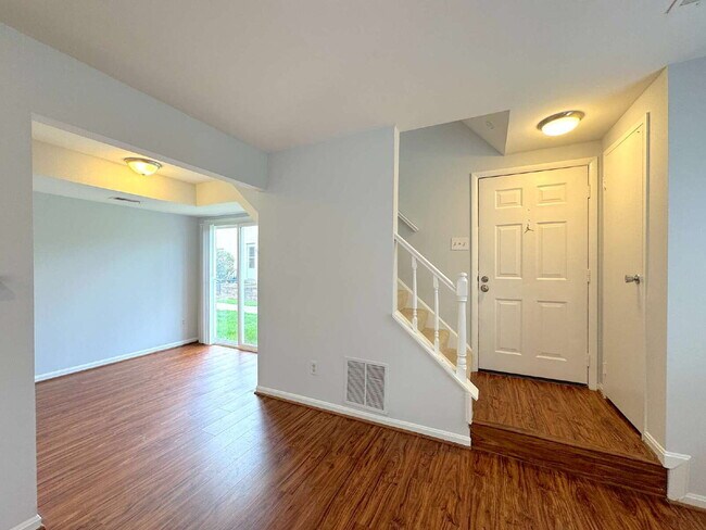Building Photo - Inviting Lorton Condo with Comfortable Layout and Location