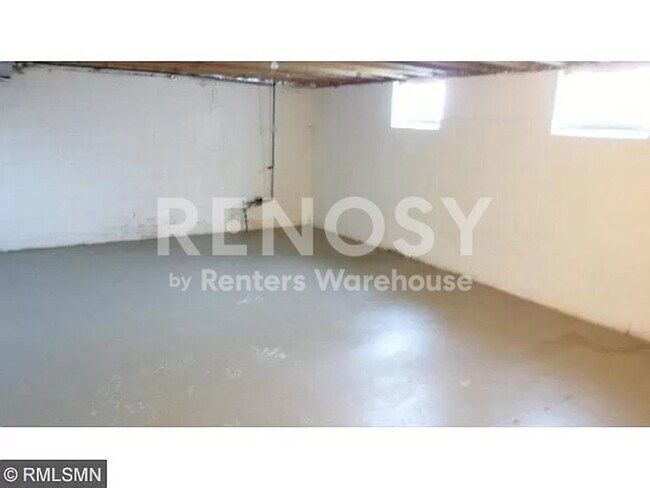 Building Photo - Wonderful 2BD / 1 BA DUPLEX  in Minneapolis Available 1/1/2024!