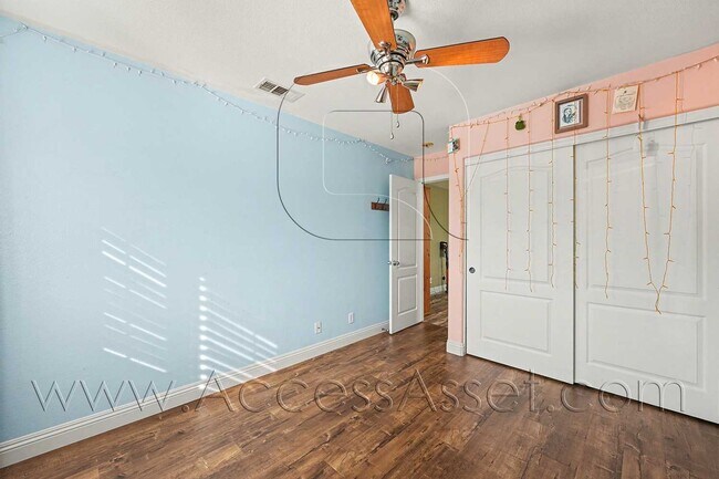 Building Photo - Stunning 5 Bed/3 Bath Home with Pool in Menifee!