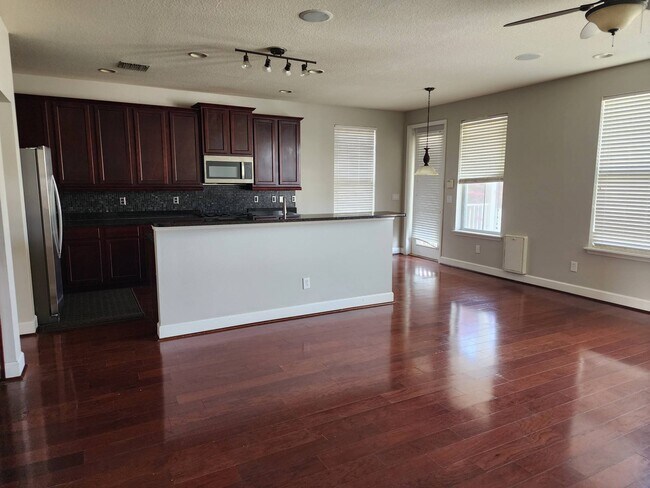 Building Photo - 2472 Lantana Ln