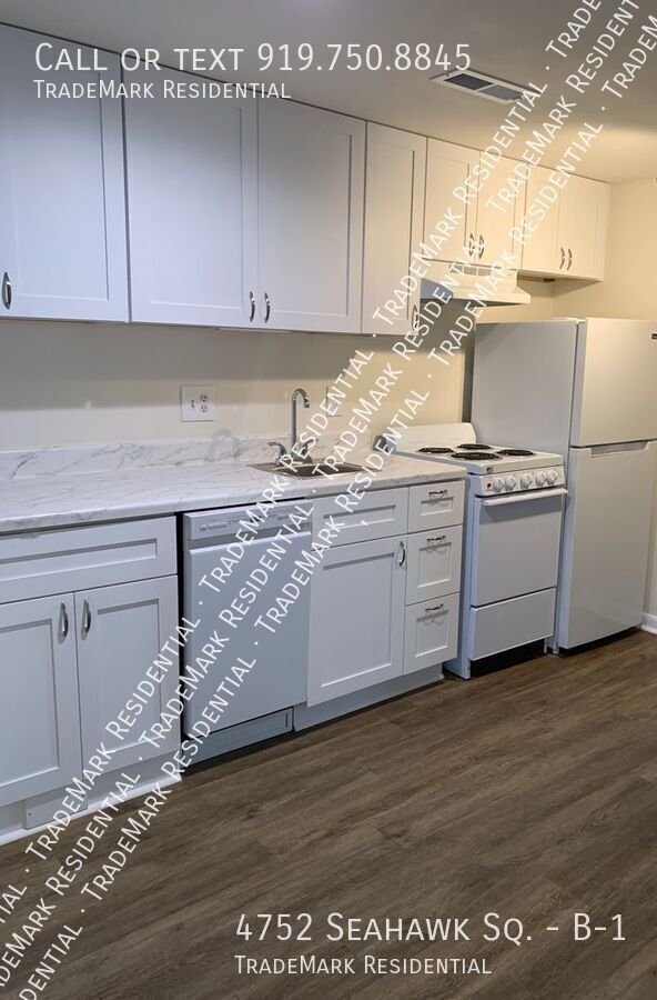 Building Photo - Renovated 1st Floor 1 Bedroom, 1 Bath Cond...