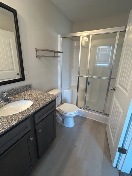 Master bathroom - 191 Silver Run Pl