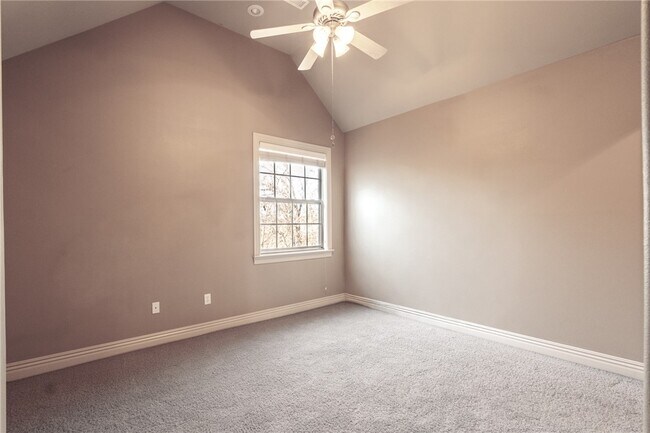 Building Photo - 5106 S Sloan Cir