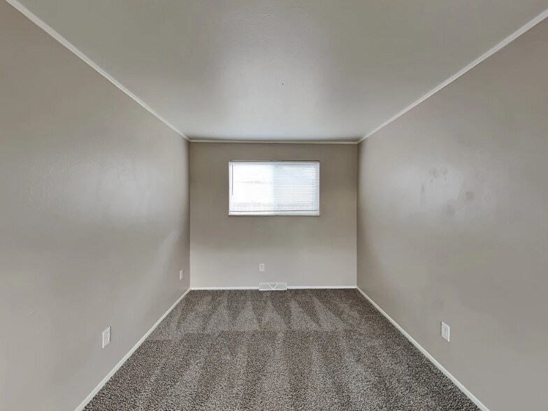 Building Photo - 14999 E Stanford Dr