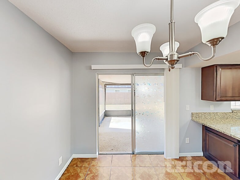 Building Photo - 8206 Clermont St