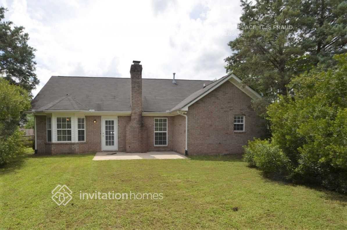 Building Photo - 8427 Quail Hollow Dr