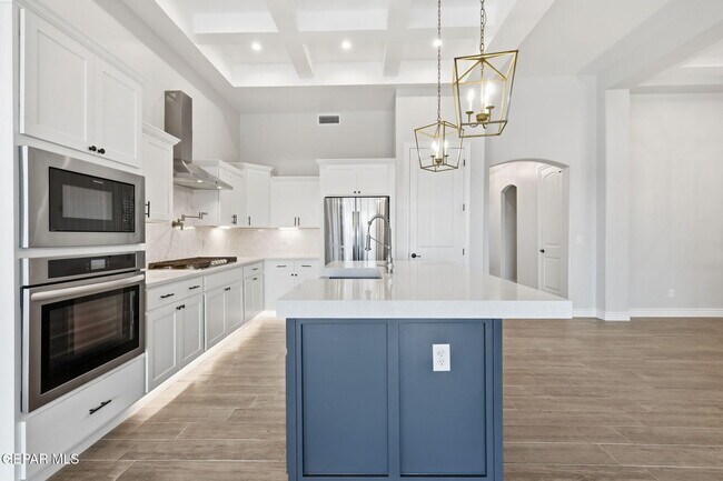 Building Photo - 219 Emerald Brass