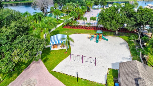 Building Photo - 2738 Carambola Cir S