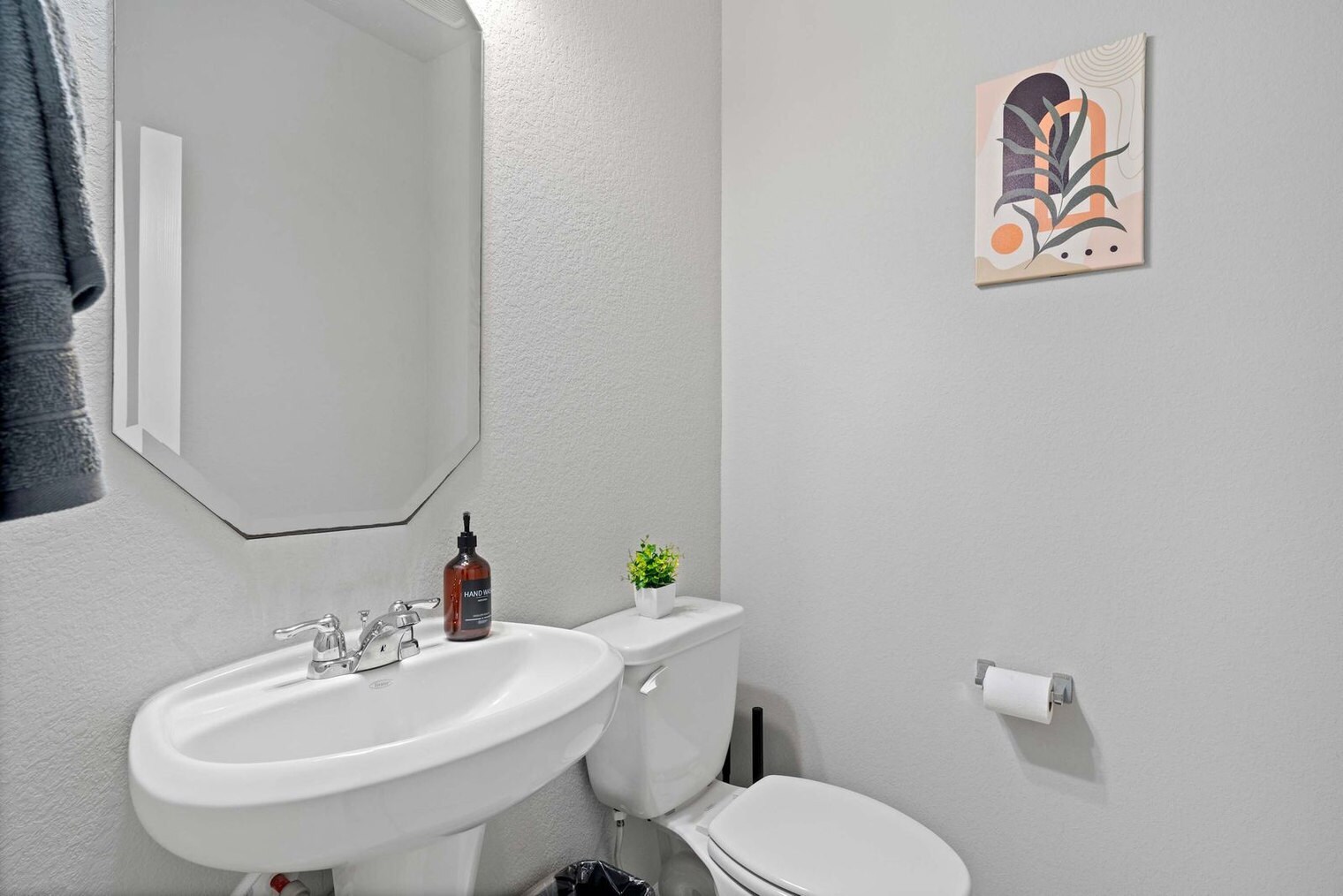 Building Photo - 5462 Grand View Dr