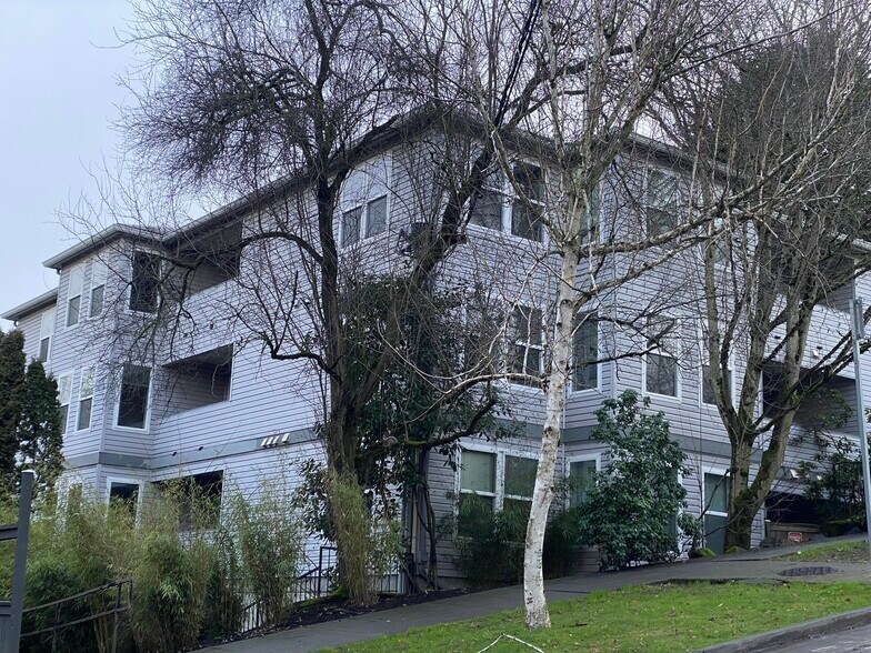 Building Photo - 132 24th Ave E