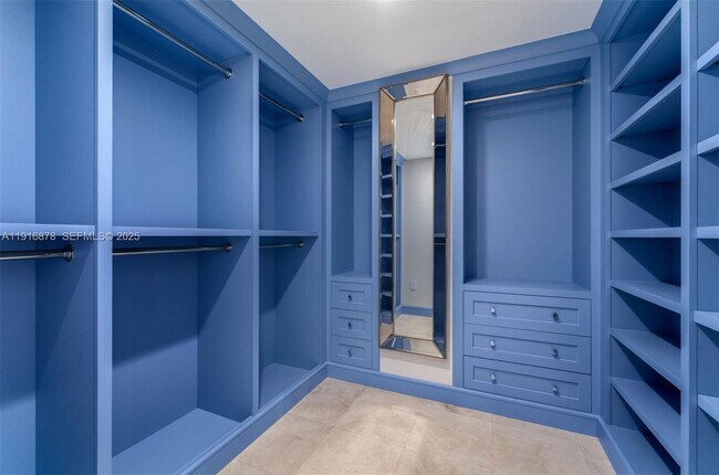 Building Photo - 5025 Collins Ave