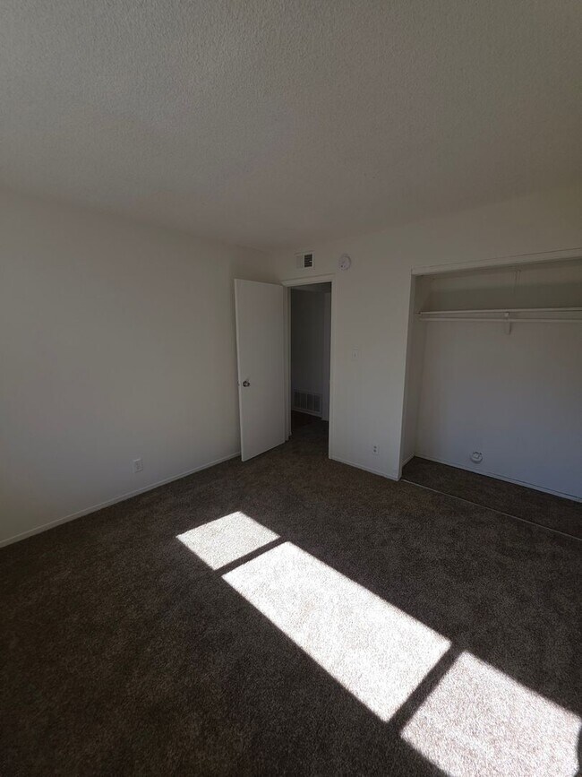 Building Photo - Beautiful 2BR/1BA Condo in Auburn - Move-I...