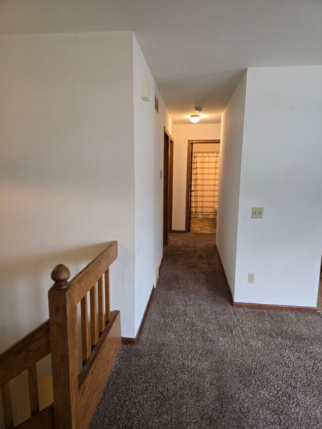 Building Photo - 1627-1629 Rustic Drive