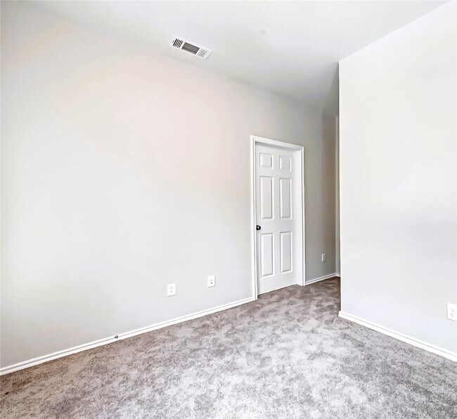 Building Photo - 3115 Roseland Terrace Ln