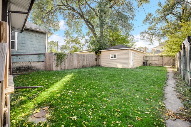 Building Photo - 10516 S Eggleston Ave