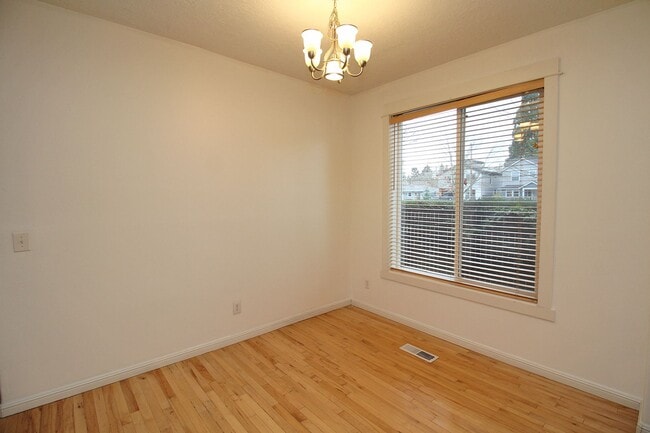 Building Photo - 7123 SE Brooklyn St