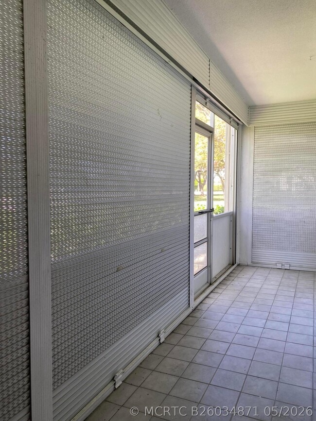 Building Photo - 256 Mansfield G