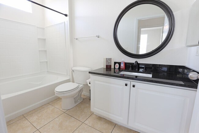 Building Photo - Bradenton 3BR/2BA – Newly Remodeled, 3rd F...