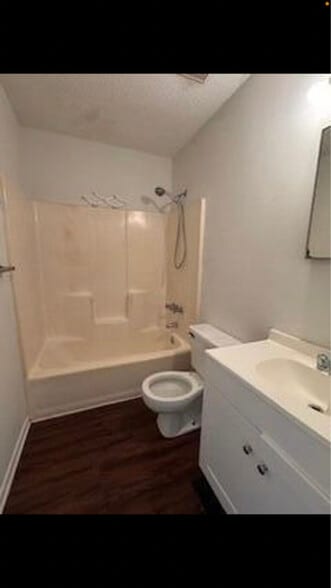 Building Photo - 696 Tyner St