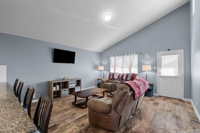 Building Photo - 511 Diamond Shls